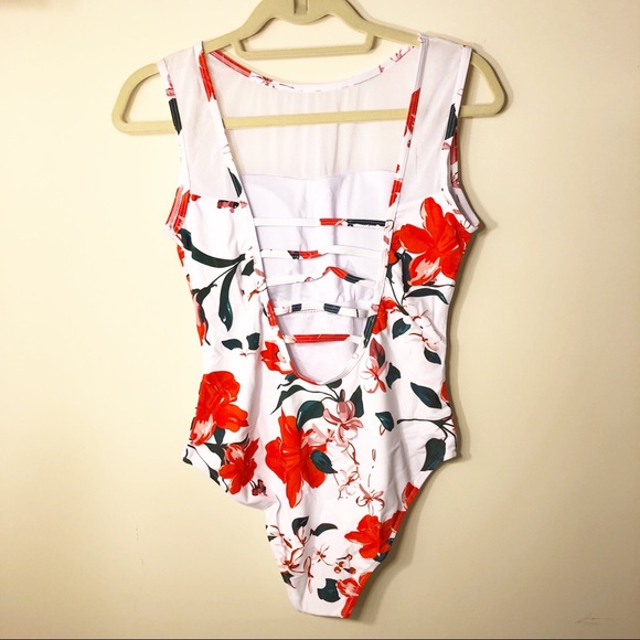 CUPSHE One Piece Swimsuit, Size Large! - Picture 2 of 3